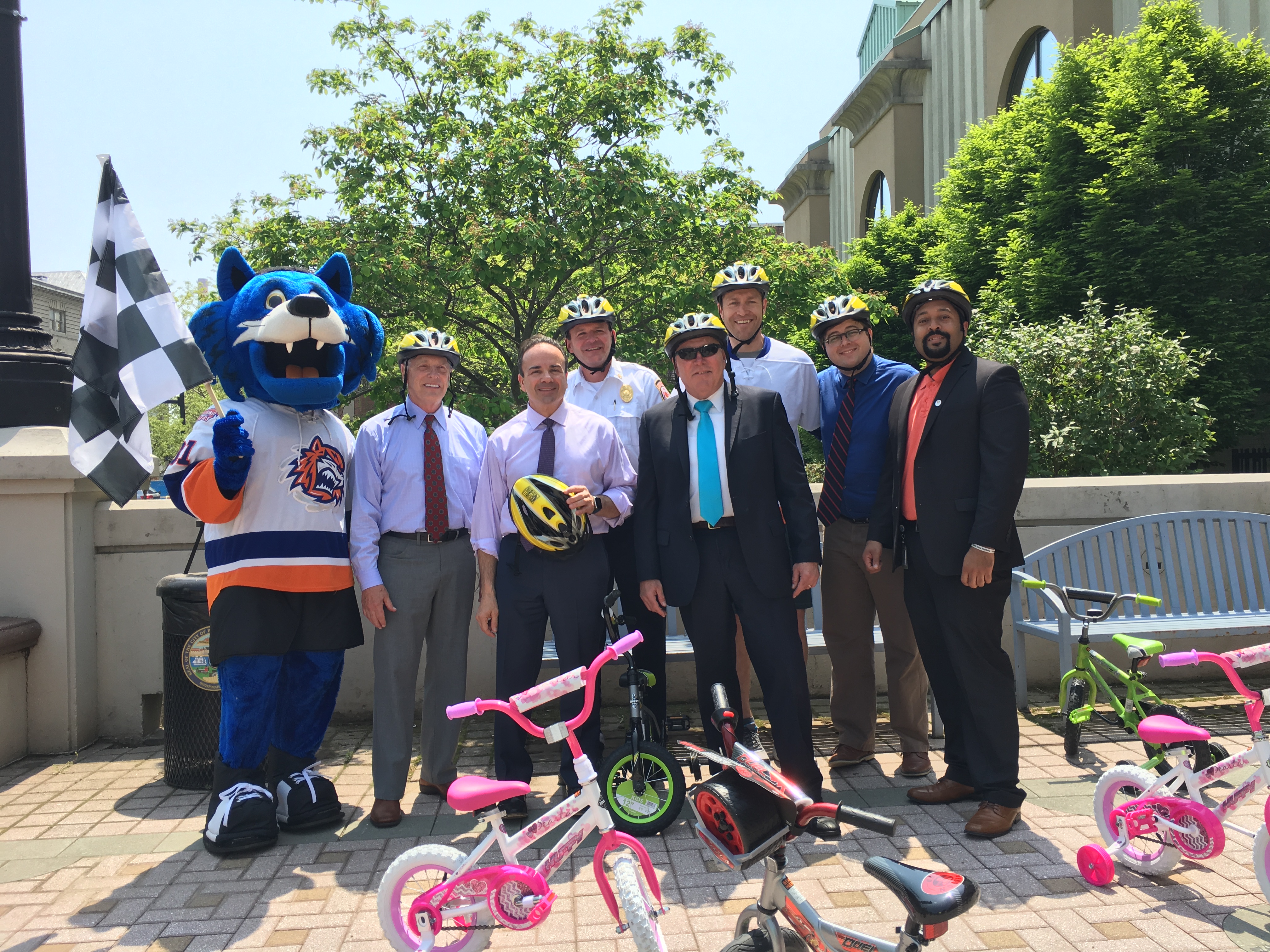Group photo after the trike race